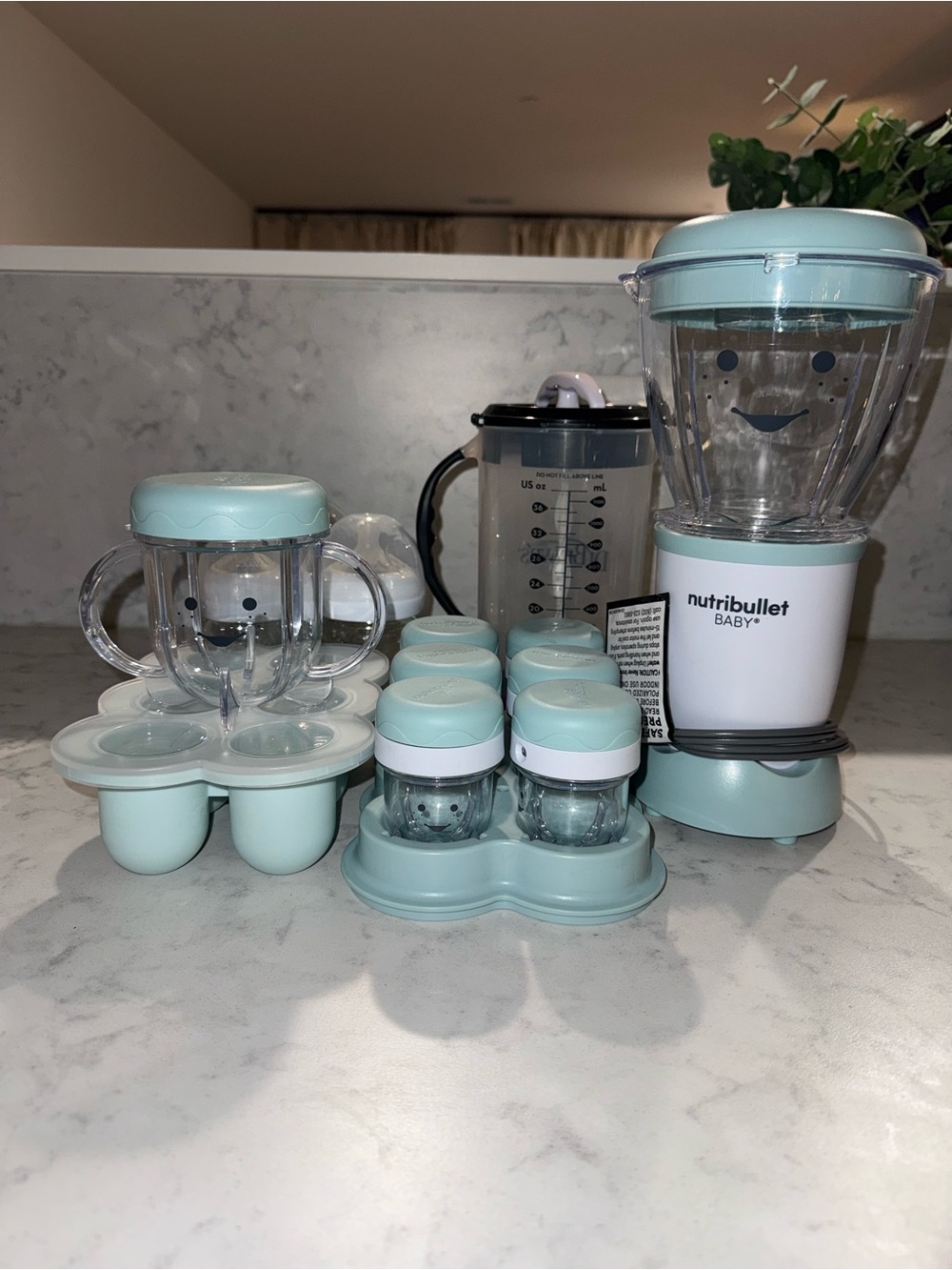 Baby NutriBullet set, Dr.Browns formula mixer, & 3 Glass Philip Avent bottles